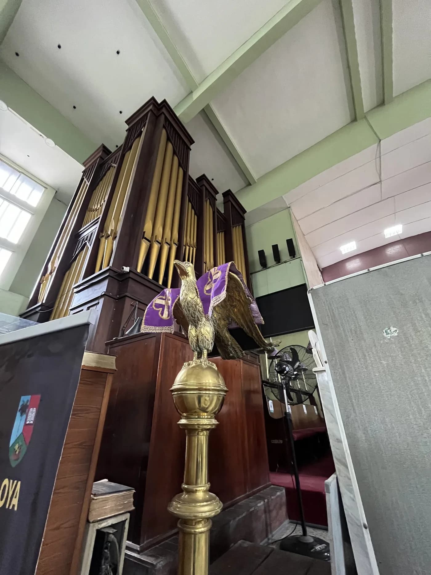 The brass eagle lectern and pipe organ